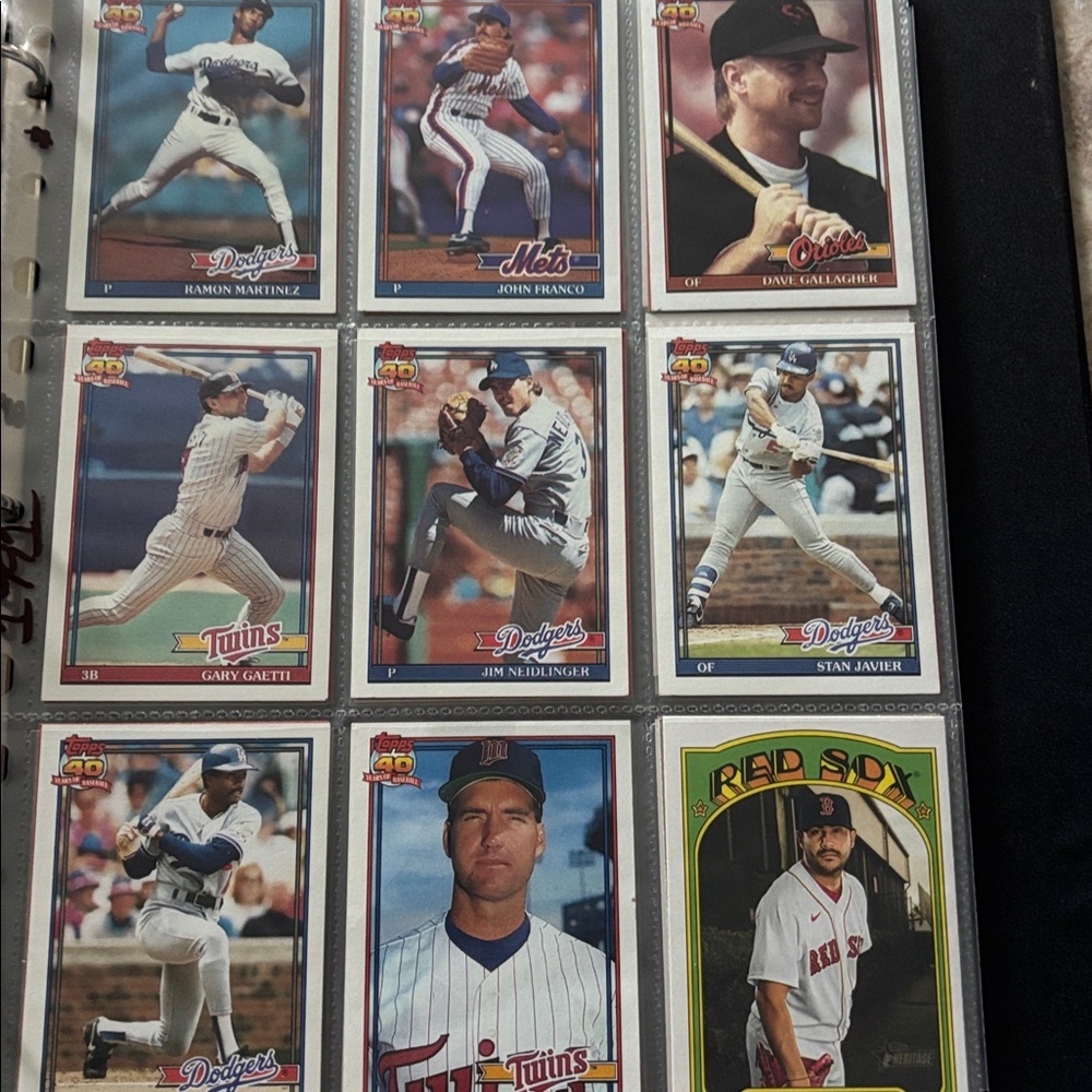 Lot  of 196 -Cards Black Binder of Mix Sport Cards - Picture 12 of 15
